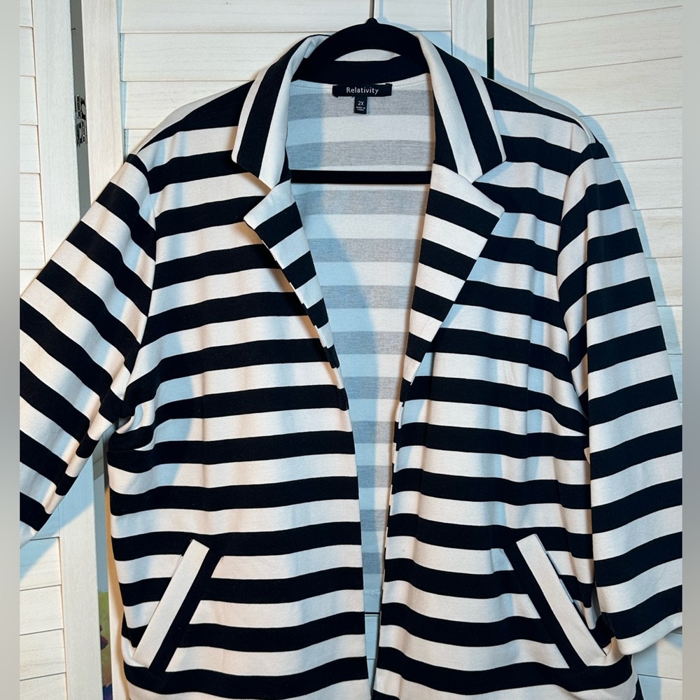 EUC Relativity Black & White Striped Blazer - Size 2X